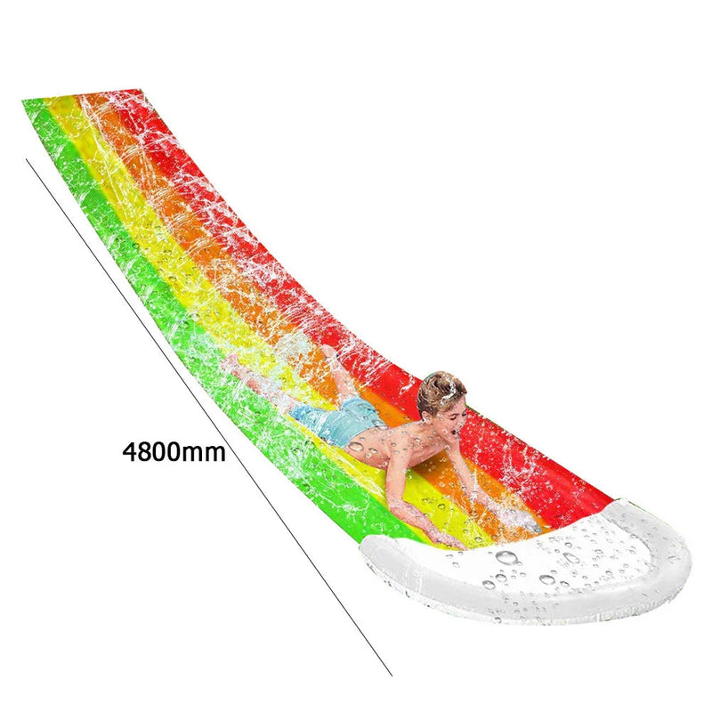 Escorregador com Jato de Água – Diversão Refrescante para os Dias de Calor!